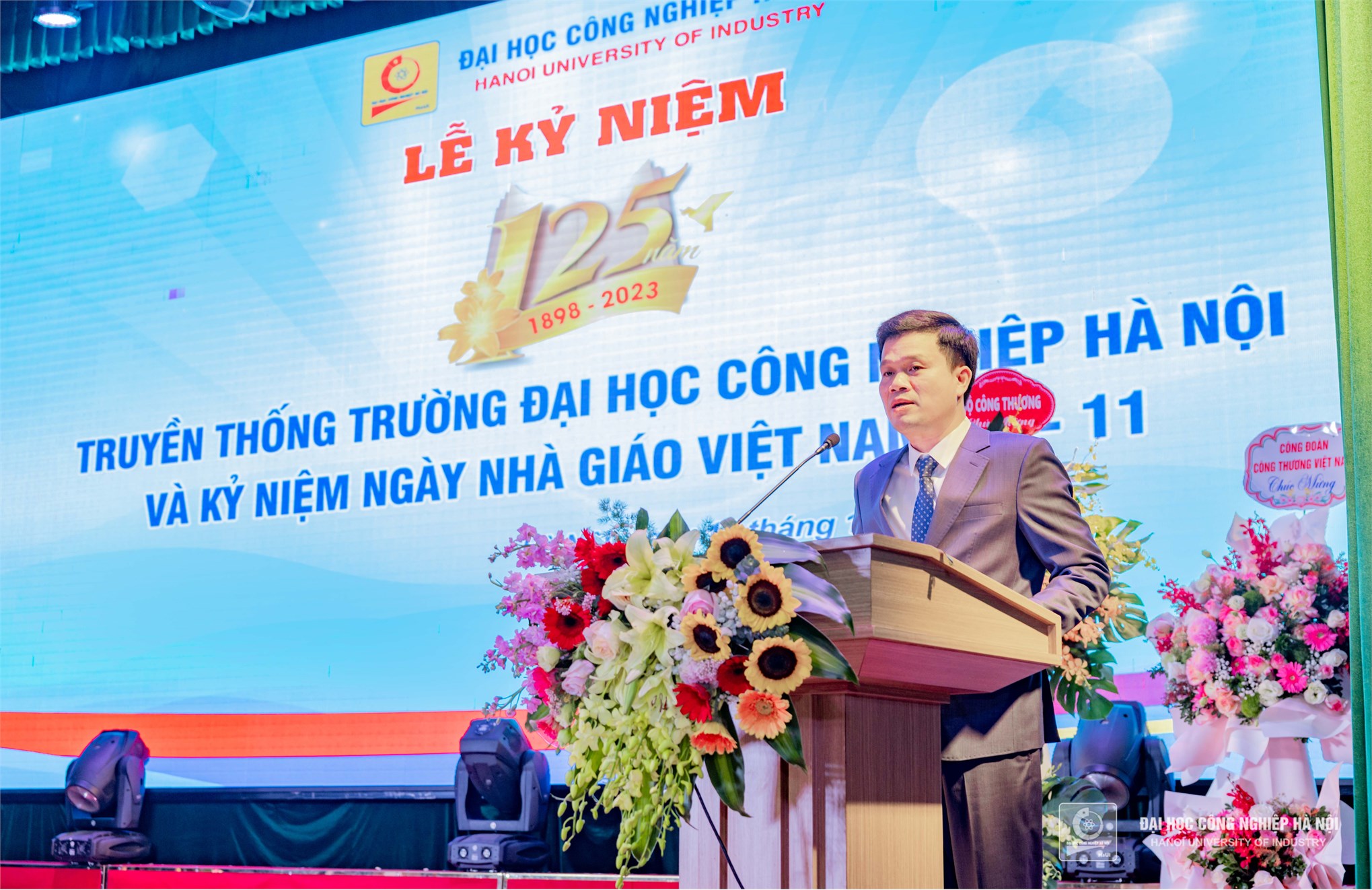 TS.Kiều Xuân Thực – Hiệu trưởng Đại học Công nghiệp Hà Nội trân trọng cảm ơn đại biểu khách quý đã dành sự quan tâm đặc biệt cho Nhà trường